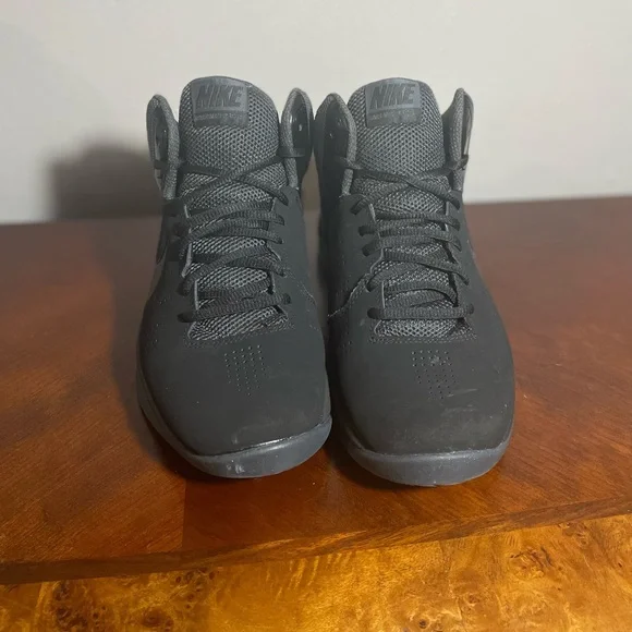 Nike Air Women Basketball Shoes - Picture 3 of 6